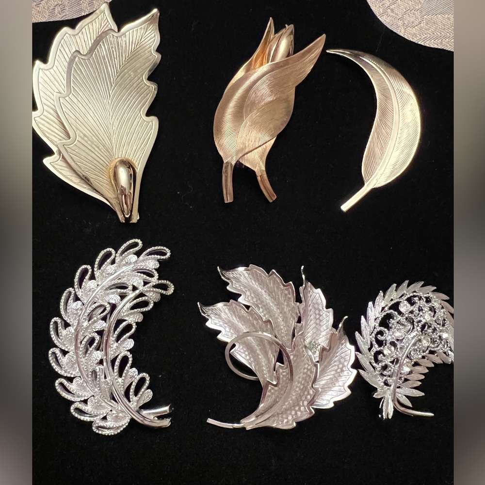 Lot of six unsigned leaf pins, gold and silver